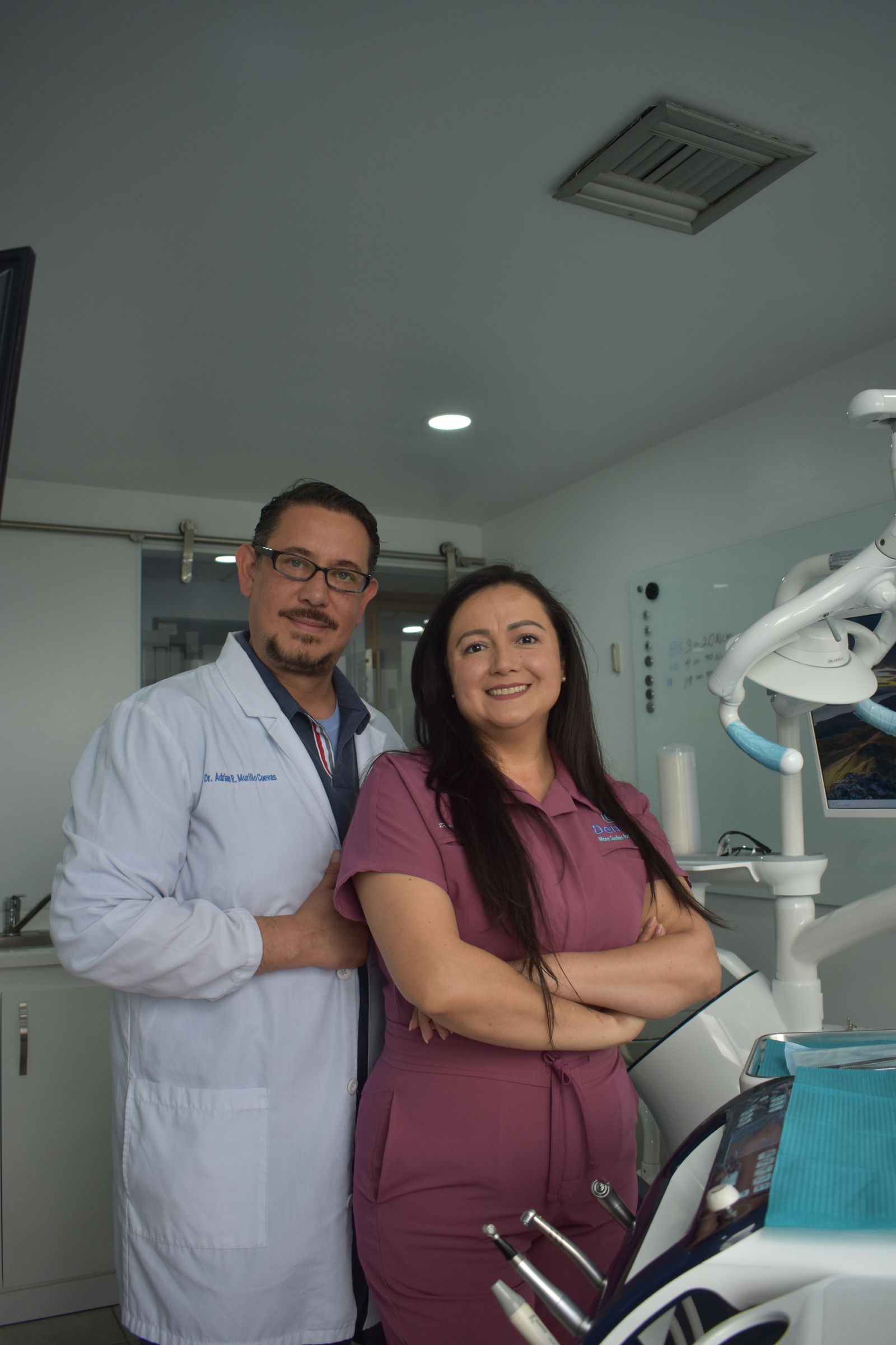 Cirurgiao-dentista especialista em implantodontia